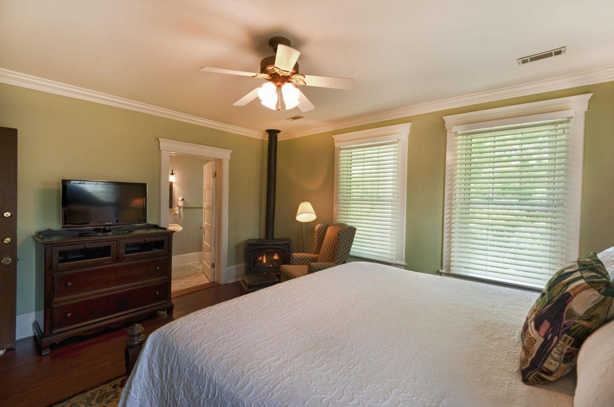 Steeles Tavern Manor Bed & Breakfast Raphine Экстерьер фото